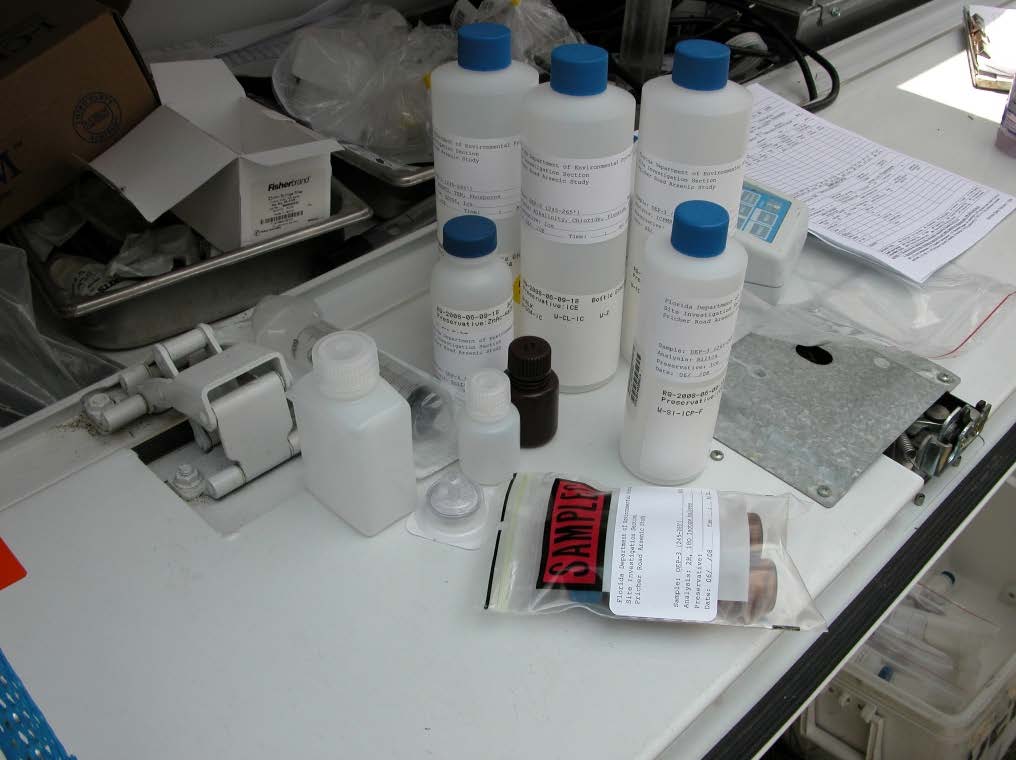A monitor well sample bottle set
